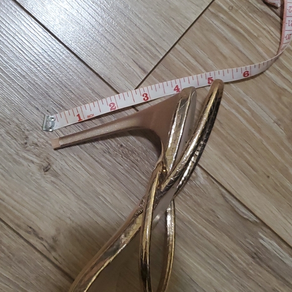Gold heels - Picture 4 of 4